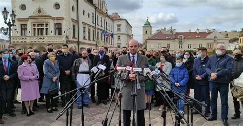 Konrad fijołek według pierwszych sondażowych wyników exit poll zwyciężył w pierwszej turze wyborów na prezydenta rzeszowa. Konrad Fijołek | Rzeszów24.pl | Praca Rzeszów ogłoszenia ...