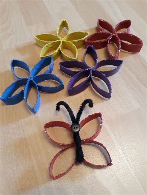 Heute gibt es mal ganz einfache kleine blümchen zum basteln. Schmetterling und Blumen aus Klopapierrollen mit GoniDecor ...