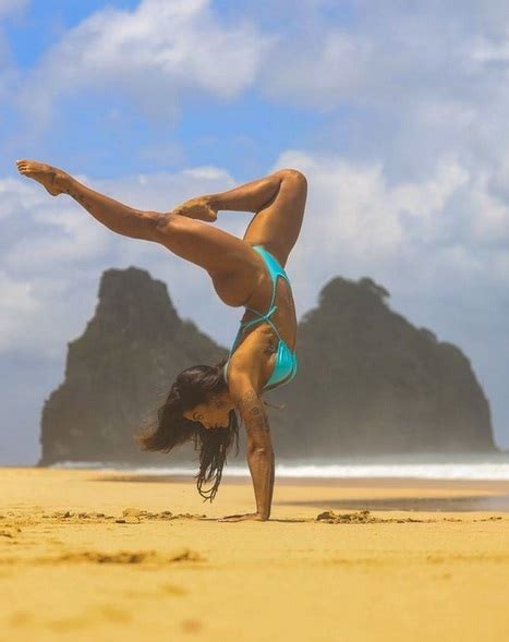 Jun 25, 2021 · aline riscado publicou um vídeo relembrando momentos especiais, e acabou roubando a cena pelo corpão cheio de curvas e impecável. Aline Riscado posa de biquíni e fãs enlouquecem: "Musa"