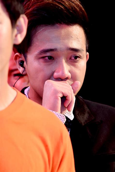 Tran thanh (born february 5, 1987), full name is huynh tran thanh, is a male comedian, actor, and presenter in vietnam. Trấn Thành khóc như mưa trên sân khấu