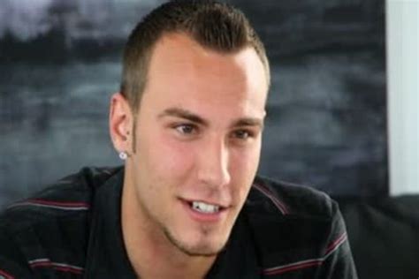 Never tries to make people laugh. Audition Gay Videos at Me-Gay.com