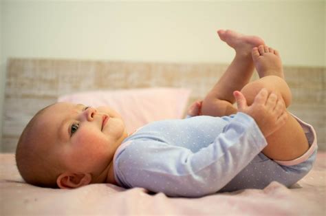 Sie möchten wissen, ab wann sich babys drehen? Wann in welchem Alter drehen sich Babys? + Tipps zur Hilfe