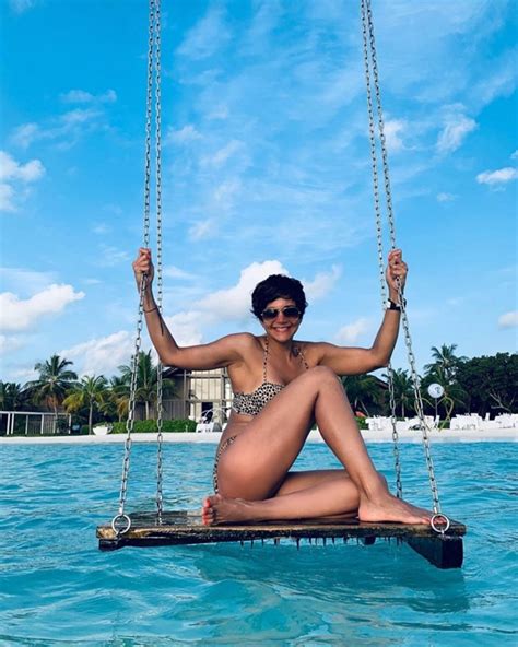 In the 2007 cricket world cup, mandira wore a saree with the indian flag in the folds of the saree below her knee for which she had to apologize to all the indians. Pic Talk: Mandira Bedi kills it with voluptuous thighs ...