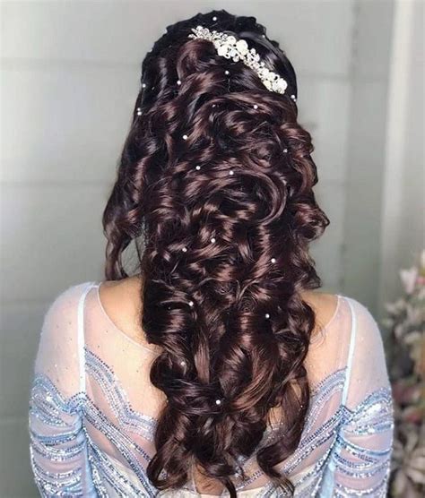 This indian bridal hairstyles for reception gives a vintage and classy hairstyle trend and look, which is. Curly Hairstyle Brides Perfect - shaadidukaanindia | ello ...