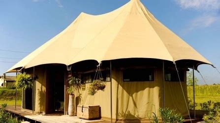 Troverete la commedia campeggio a 5 stelle stasera in tv martedì 24 agosto 2021 su rai 1 a partire dalle ore 21.20 (durata: Glamping: turismo in tenda di lusso | Lussuosissimo
