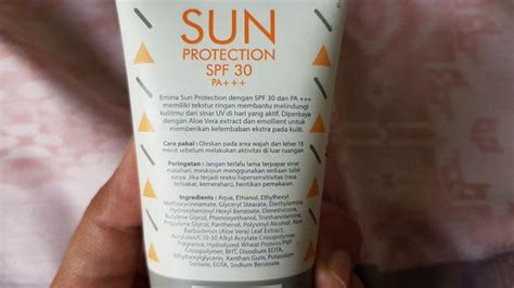 Selain itu sunscreen gel ini mengandung aloe vera serta vit b5 yang parno paraben, sayangnya wardah sunscreen gel ini masih mengandung keluarga paraben. Review: Emina Sun Protection SPF 30 PA+++