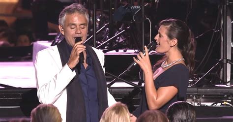 He was diagnosed with congenital glaucoma at 5 months old. Andrea Bocelli und seine schöne Frau Veronica Berti singen ...