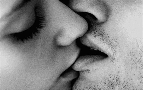 Gambar kata kata mutiara bijak kehidupan lengkap. Ciuman Mesra Gambar Orang Ciuman Dan Kata Kata Romantis - 10 Cara Cium Leher Dan Membuat ...