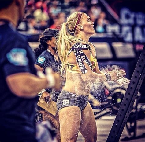 The proceeding events will cut the field to 50 athletes, then 40, 30, 20, and finally, 10. Chalk Up | Crossfit frauen, Crossfit girls, Crossfit ...