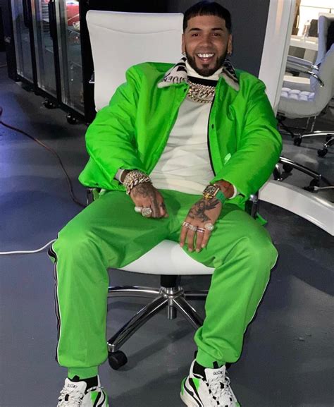 Bandcamp new & notable jun 11, 2020. Anuel sorprende con la letra de su nueva canción - Ella e ...