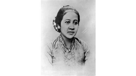 Kartini menikah pada tanggal 12 november 1903. Emansipasi R. A. Kartini, Penentang Naturalisme Jawa