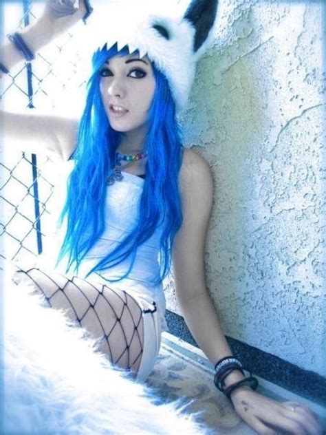 She is the heir to the capsule corporation empire and the rain woman is a hot mage girl with cerulean blue hair. Cool and Highly Feminine Emo Makeup | Aelida