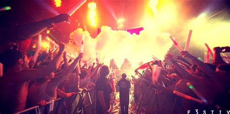 Rave and party gif from ytmnd. Pin by Eliany Pino on Party Time!! | Edm festival, Rave ...