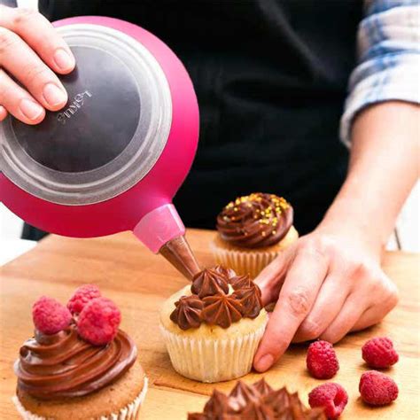 Learn how to make cake pops easily at wilton. Silicone cake pops kit (mould + decomax) - Lékué