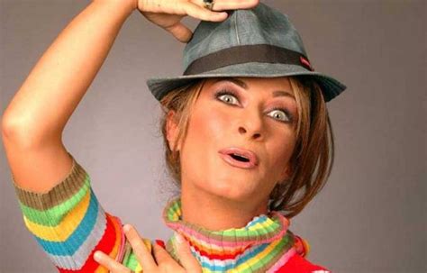 Ne ha parlato la stessa comica con i suoi compagni d'avvenuta a l'isola dei famosi. Valentina Persia torna in tv (a 47 anni). Com'è diventata ...