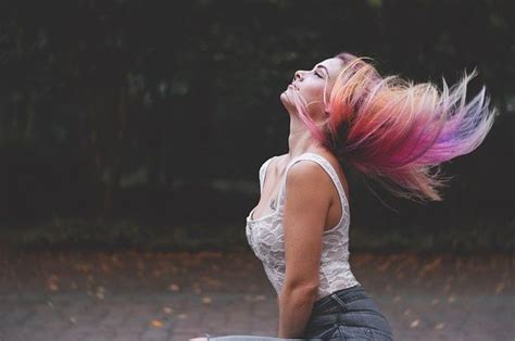 Cara menyemir rambut sendiri di rumah. Cara Mengecat Rambut Sendiri di Rumah yang Mudah dan Tidak ...