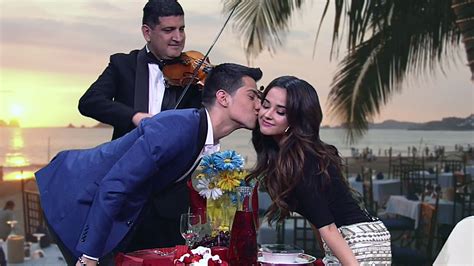 El joven es futbolista y juega como centrocampista en los ángeles galaxy de la mls. ¡Luis Coronel y Becky G se dieron su primer beso! - Univision