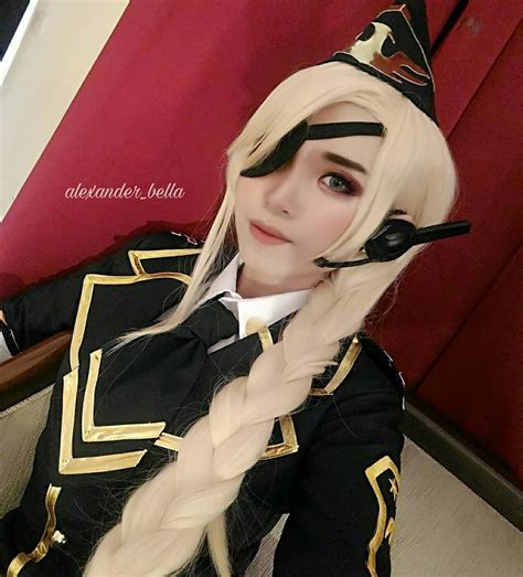 Namun tak hanya anak muda saja yang memakai medsos, orang dewasa … Foto Cosplay Hero Wanita Mobile Legend