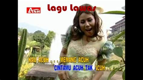 Definisi/arti kata 'acuh' di kamus besar bahasa indonesia (kbbi) adalah v peduli; Rita Sugiarto - Acuh Tak Acuh (Video + Lirik) - YouTube