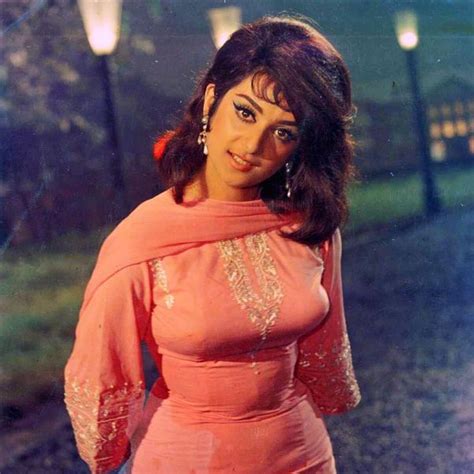 Banu made her acting debut at 17 years opposite shammi kapoor in the 1961 film junglee for which she earned. Saira Banu in 2020 | Vintage bollywood, Beautiful indian ...