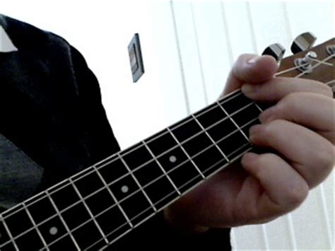 Unlike other chords, it involves a pretty awkward finger placement that turned out to be difficult to hold even after years of practice. 10 Ways to Play an E Chord on the Ukulele