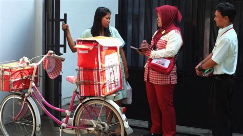 Info gaji yakult lady tahun 2021 | yakult lady adalah salah satu program csr atau corporate social responsibility dari perusahaan yakult sebagai bentuk pemberdayaan perempuan di indonesia. Belajar Sukses Dari Ibu Ibu Lady Yakult
