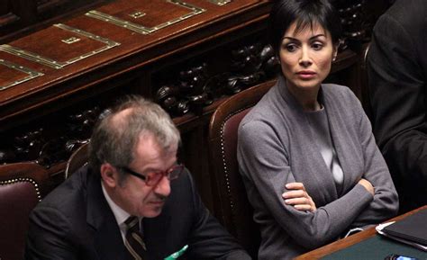 (silvio berlusconi su mara carfagna). Come sta Mara Carfagna: buone notizie per lei. Gli ...