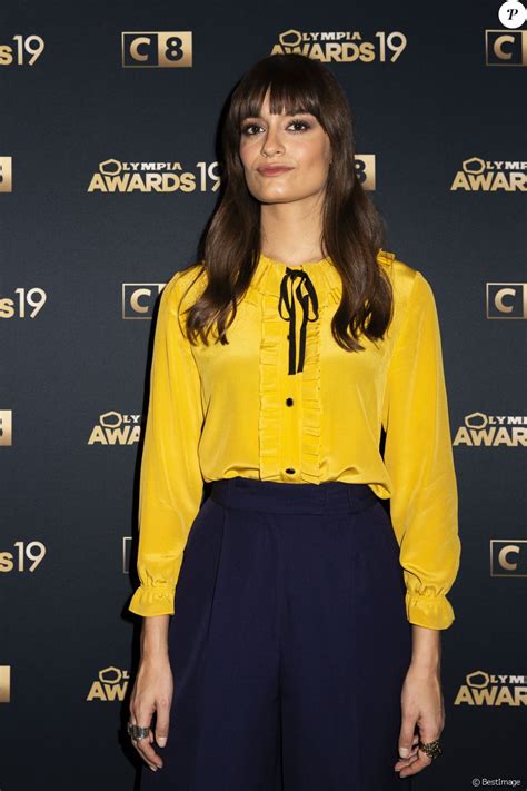 Elle démarre sa carrière musicale en intégrant le groupe la femme, avant de commencer à écrire ses. Exclusif - Clara Luciani au photocall de la 1ère édition des Olympia Awards, cérémonie ...