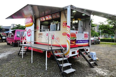 We visited a food truck park in kuala lumpur, malaysia to try out some street food! PASAR MALAM TRUCK: BISNES PASAR MALAM