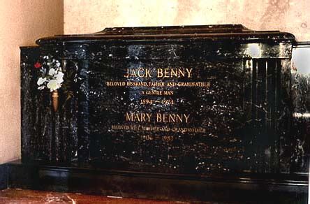 Durante su corta carrera cinematográfica de solo seis años —debido a su fallecimiento a los 42 años por cáncer de pulmón— únicamente pudo rodar. Jack Benny's Grave (photo)