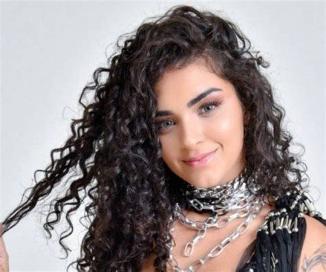 Bianca minha viola download mp3. Notícias | 'Já dormi no chão e passei fome', diz Bianca, cantora indicada pela Billboard como ...