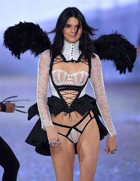 Here all kendall jenner's walks, from her first show in 2015 to the most recent in 2018.subscribe on the channel, like the videos and let suggestions other. KENDALL JENNER at Victoria's Secret Fashion Show 2016 ...