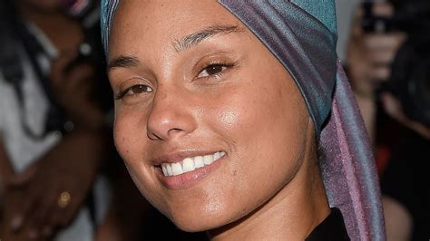 10 281 518 · обсуждают: Make-up-freie Alicia Keys: "Es ist eine tägliche Challenge ...