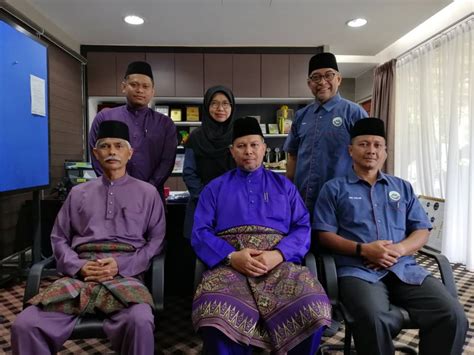 Guru kelas fardhu ain kafa di selangor menggesa kerajaan negeri untuk menaikkan gaji mereka seperti yang dijanjikan pada pilihan raya umum pru ke 13 lalu. Mesyuarat Khas Garis Panduan Pengagihan Dana Kebajikan ...