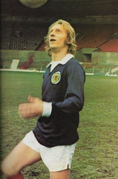 Date of birth 24 february 1940 (age 73) place of birth aberdeen, scotland height 5 ft 9 in (1.75 m) playing position centre forward. Denis Law Scotland 1974 🏴󠁧󠁢󠁳󠁣󠁴󠁿