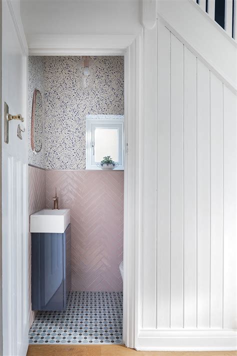 8 Desain Kamar Mandi Bawah Tangga yang Estetis dan Hemat ...