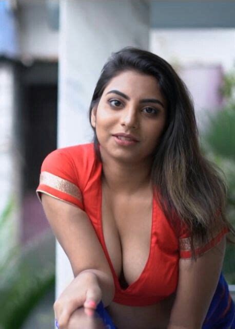 Watch how a busty indian aunt shows her cleavage on bigo. Pin on Beauty