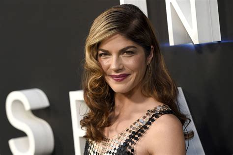 Ainda que não existam guias nutricionais para a doença, a healthline afirma que fazer certas mudanças pode ajudar. F5 - Celebridades - Atriz Selma Blair revela que tem ...