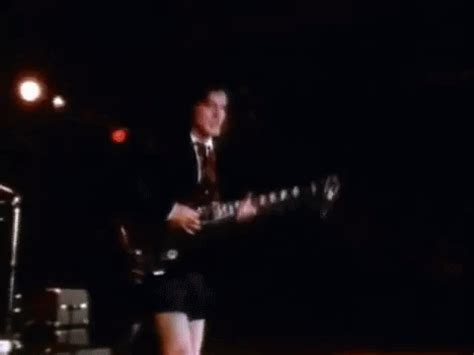 Лучшие гифки angus young на сайте gifer. Angus Young GIF - Find & Share on GIPHY