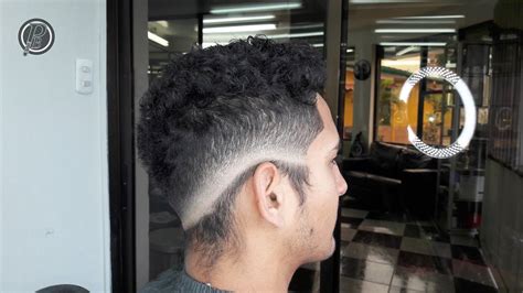 The drop fade haircut is a type of fade that curves around the ear and drops down to the nape of the neck for an edgy style. 💈TUTORIAL LOW DROP SKIN FADE OSCURO con NAVAJA - YouTube