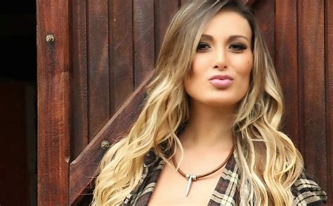 Andressa urach detona fãs que questionaram sua fé: FORMIGAIADA: Top 10 pessoas que morreram tentando fazer ...