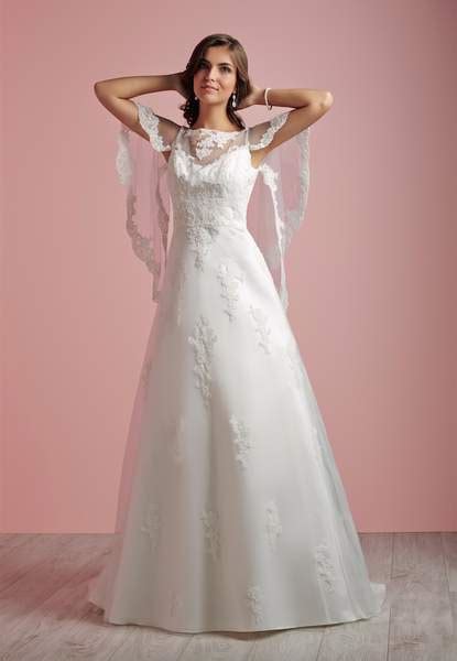 Nov 24, 2008 · je suis pas d'accord avec toi, je ne voit pas l'interet de mettre 1500e pour une robe qu'on va porter une fois. Robe De Mariee Chez Tati : robes de mariage,robes de ...