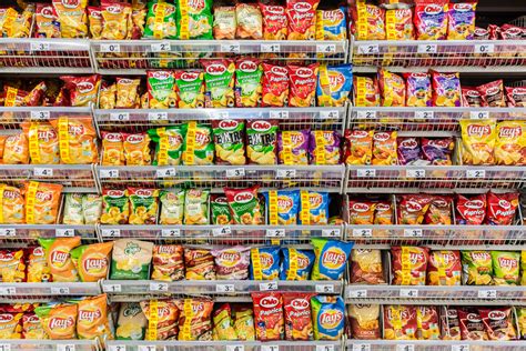 So called junk food, which has low nutrient content but is high in salt, sugar and fats, food additives and preservatives. Estudo mostra que tributação de alimentos não saudáveis é ...