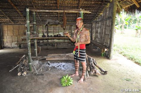 Jetzt haben die behörden den verkauf von alkohol in urdaneta in der provinz los rios verboten. Menschen Küste und Küstenvorland in Ecuador