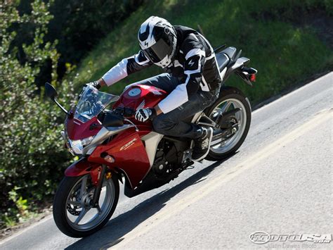 Home brand honda reviews 2011 honda cbr250r vs. Honda CBR250R Vs. Kawasaki Ninja 250R [by Motorcycle USA ...