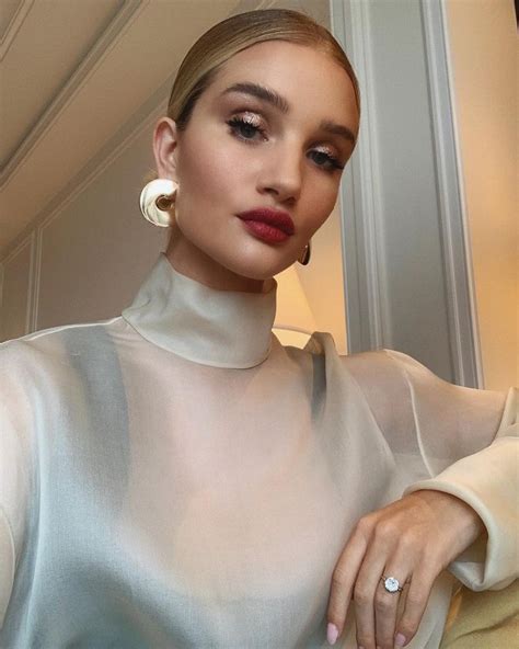 She currently has a makeup line called rosie for autograph sold at marks. 11 Celebrity Makeup Looks to Try This Thanksgiving | Rosie huntington whiteley style, Rosie ...