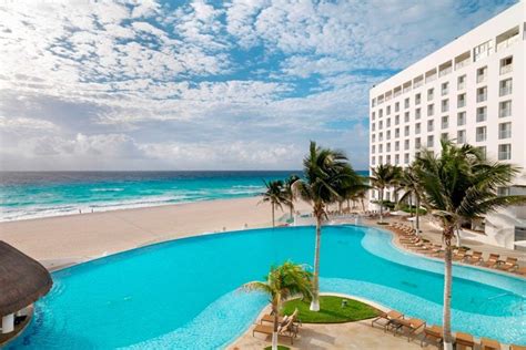 Renaissance cancun resort & marina is located in puerto cancun, just 10 minutes from downtown.the hotel is next to the marina town center, a largest shopping center with various options between. Adults-Only Hotels: Hotels in Cancún