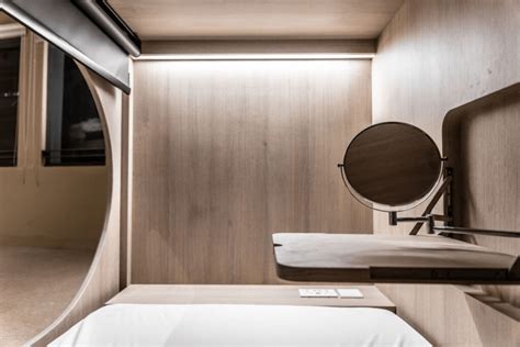 Newly opened technologically advanced the capsule hotel in the heart of sydney's central business district, close to chinatown delivers the future of travelling. KINN Is A New Muji-Style Capsule Hotel On South Bridge Road That Looks Straight Out Of Tokyo