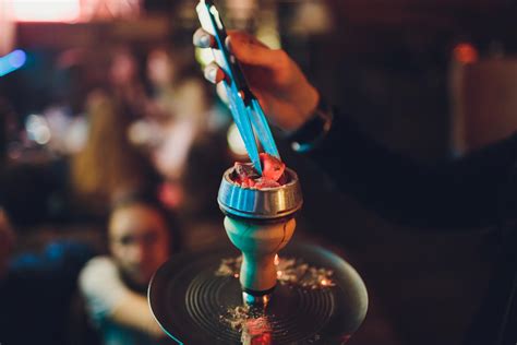 Shisha rauchen eignet sich zu jeden anlässen, vor allem aber in einer geselligen runde, zusammen mit freunden. Was wird aus der Shisha? Gestern, heute und die Zukunft ...