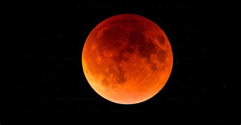 Muharram adalah bulan pertama dalam tahun hijrah. Cara Solat Sunat Gerhana Bulan (Khusuf) Yang Lengkap